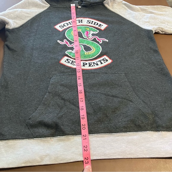 Women’s Riverdale South Side Serpents Sweatshirt Raglan Hoodie Pullover Medium M - Picture 10 of 14